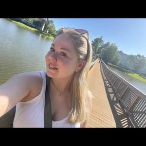 Meet your Posher, Abigail